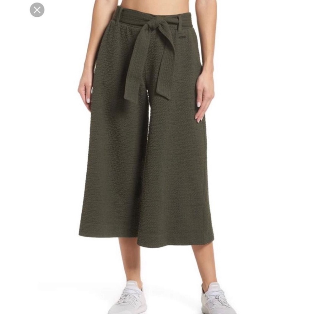 SWEATY BETTY Enso‎ Culottes wide leg Cropped Pants belted olive green medium